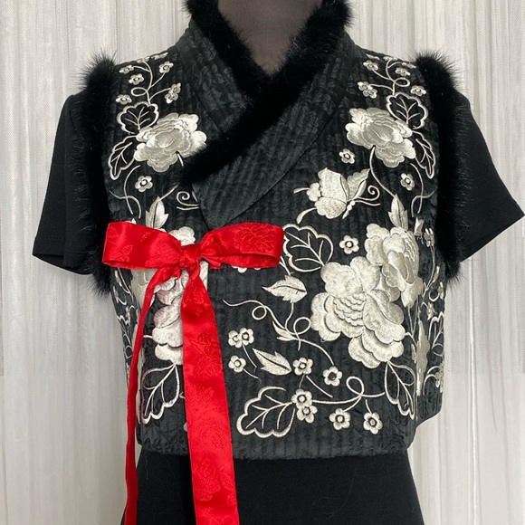Korean traditional vest 100% silk, mink trims silk embroidery flowers Med - Picture 4 of 15